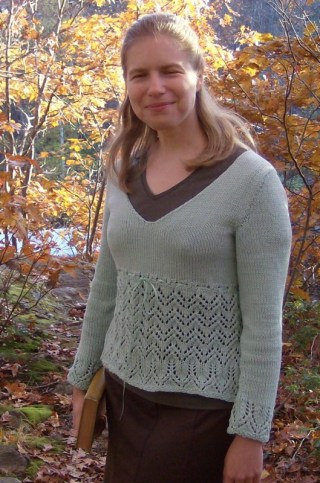 Lása Olann Pullover front view outside